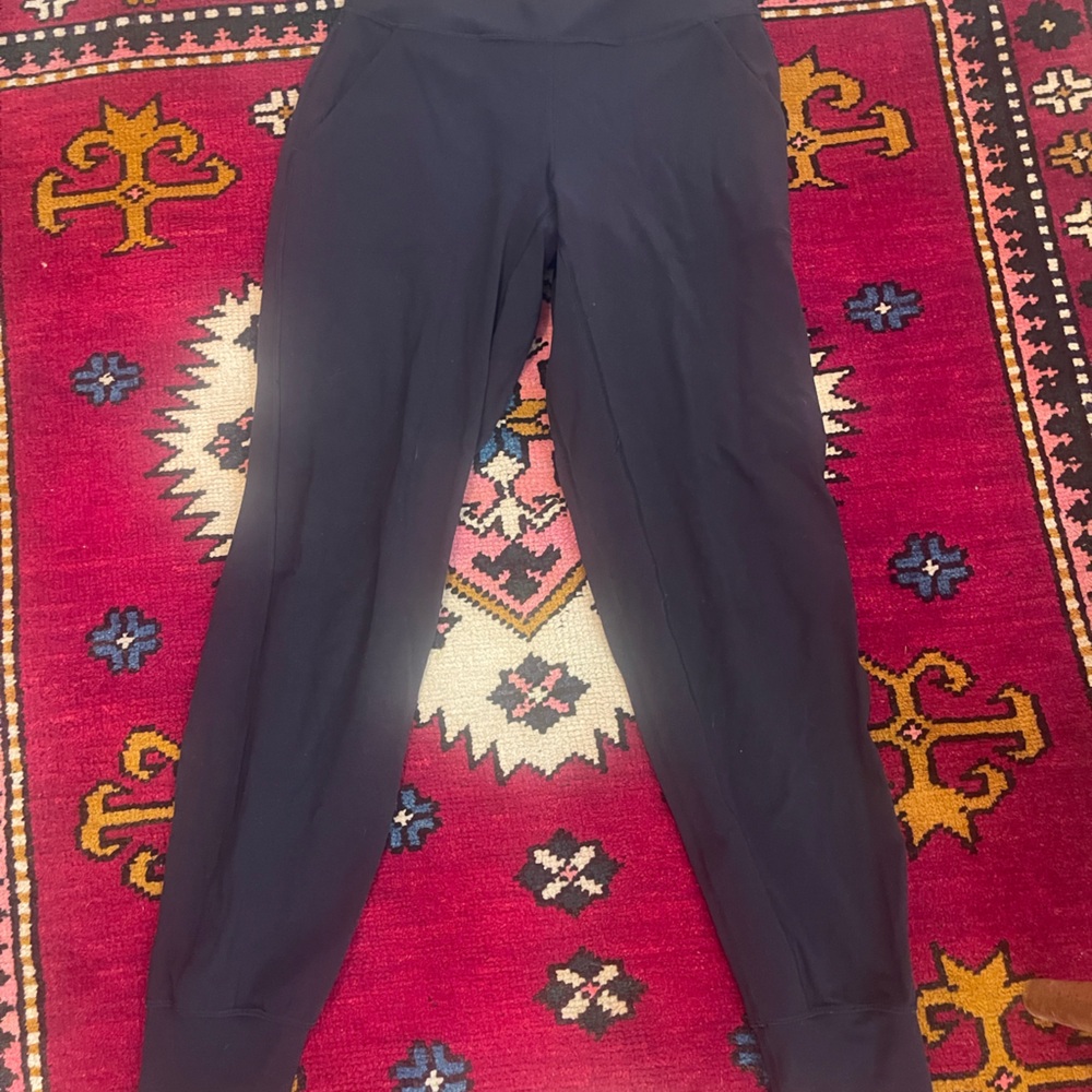 Lululemon Black jogger Athletic Align Leggings Silver Logo, women’s Medium 6